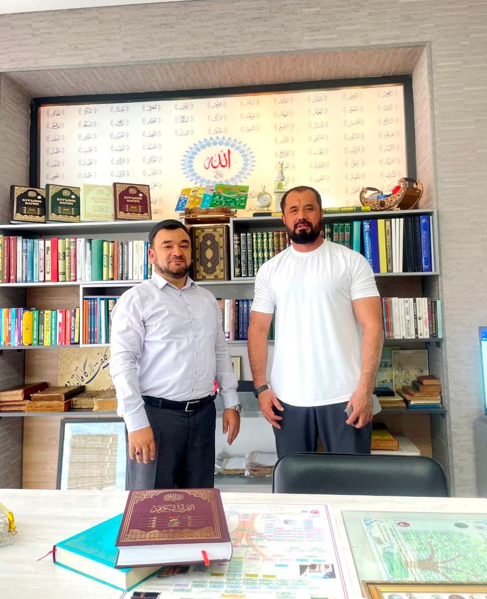 Yurtimizdagi taniqli ahli ilmlardan bo’lgan Abror Muxtor Aliy domla hamda «Turkiston Sayyidlari va Eshonlari» xalqaro tashkiloti raisi dr. Sayyid Sardorxon Jahongir