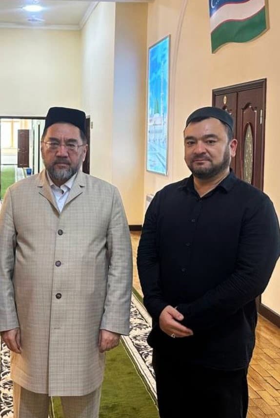 O‘zbekiston musulmonlari idorasi raisi, Muftiy Hazrat Nuriddin domla va “Turkiston Sayyidlari va Eshonlari” xalqaro tashkiloti raisi, islomshunos olim dr. Sayyid Sardorxon Jahongir