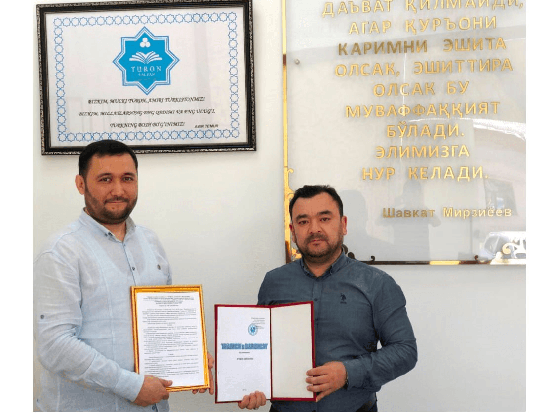 O’zbekiston Respublikasi «TURON» ilmiy markazining «Manbashunoslik va Shajarashunoslik» bo’limi tadqiqotchi mutaxassisi dr. Sayyid Ilhomxon Baxodir Razzaviy Husayniy hamda “Turkiston Sayyidlari va Eshonlari” xalqaro tashkiloti raisi dr. Sayyid Sardorxon Jahongir Jiyloniy Hasaniy, hamkorlik memorandumini imzolashdi