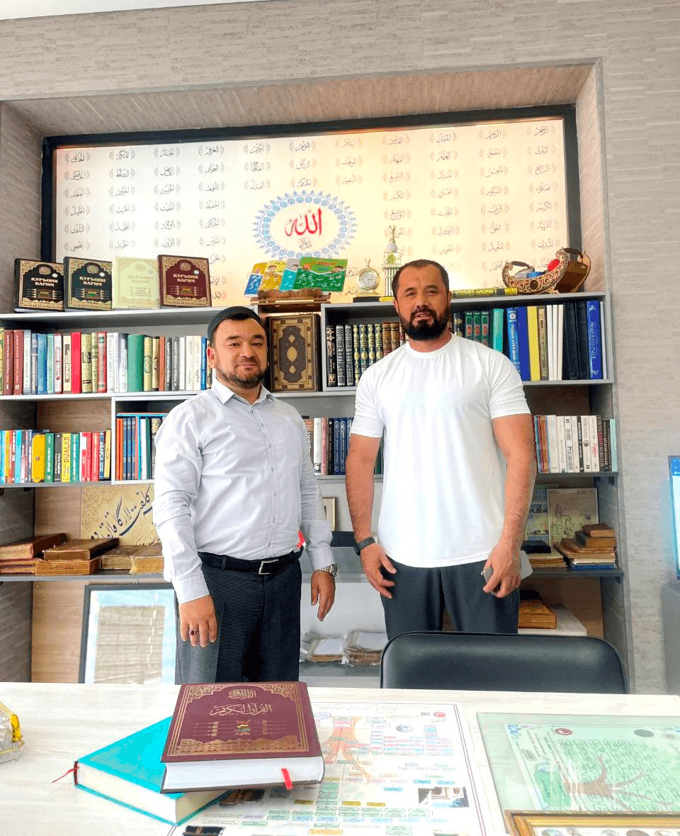 Taniqli ulamo Abror Muxtor Aliy hafizahulloh "Turkiston Sayyidlari va Eshonlari" xalqaro tashkilotiga tashrif buyurdilar