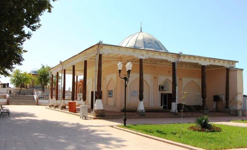 Sayyid Ismoil A'raj ibn Imom Ja'far Sodiq (r.a.) naslidan bo'lgan diyorimizdagi ikki ulug' avliyo zotlar va ularning avlodlari
