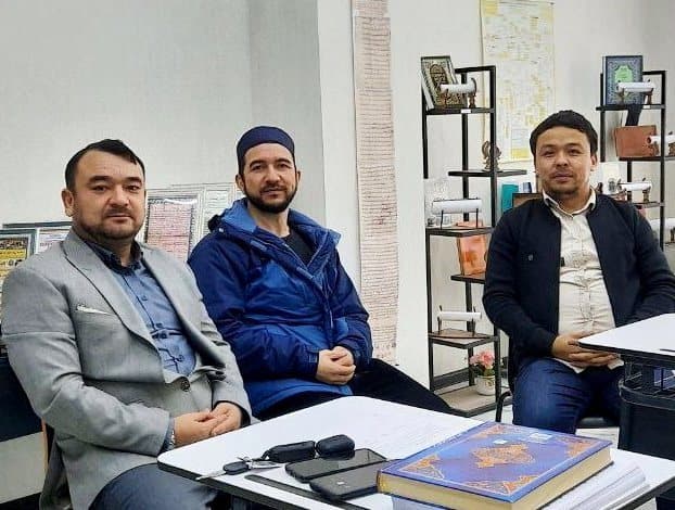 O’zbekiston va Markaziy Osiyoda taniqli bo’lgan ulamo Sayyid Sirojiddinxon (Jahongirov Sirojiddin domla) rahimahullohning o’g’li, taniqli ahli ilmlardan bo’lgan ustoz Sayyid Muhammadxon Jahongir bilan ilmiy uchrashuv bo‘lib o‘tdi